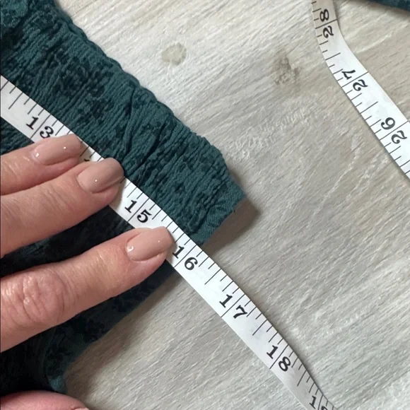 Hollister Dark Green Floral Blouse size medium - Picture 5 of 7